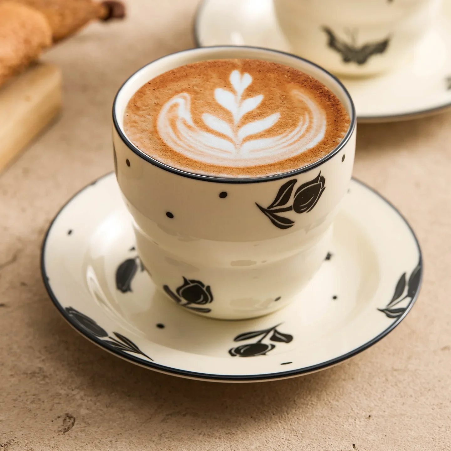 

CL tulip coffee cup high-end exquisite ceramic and saucer set retro latte cup latte cup souvenir