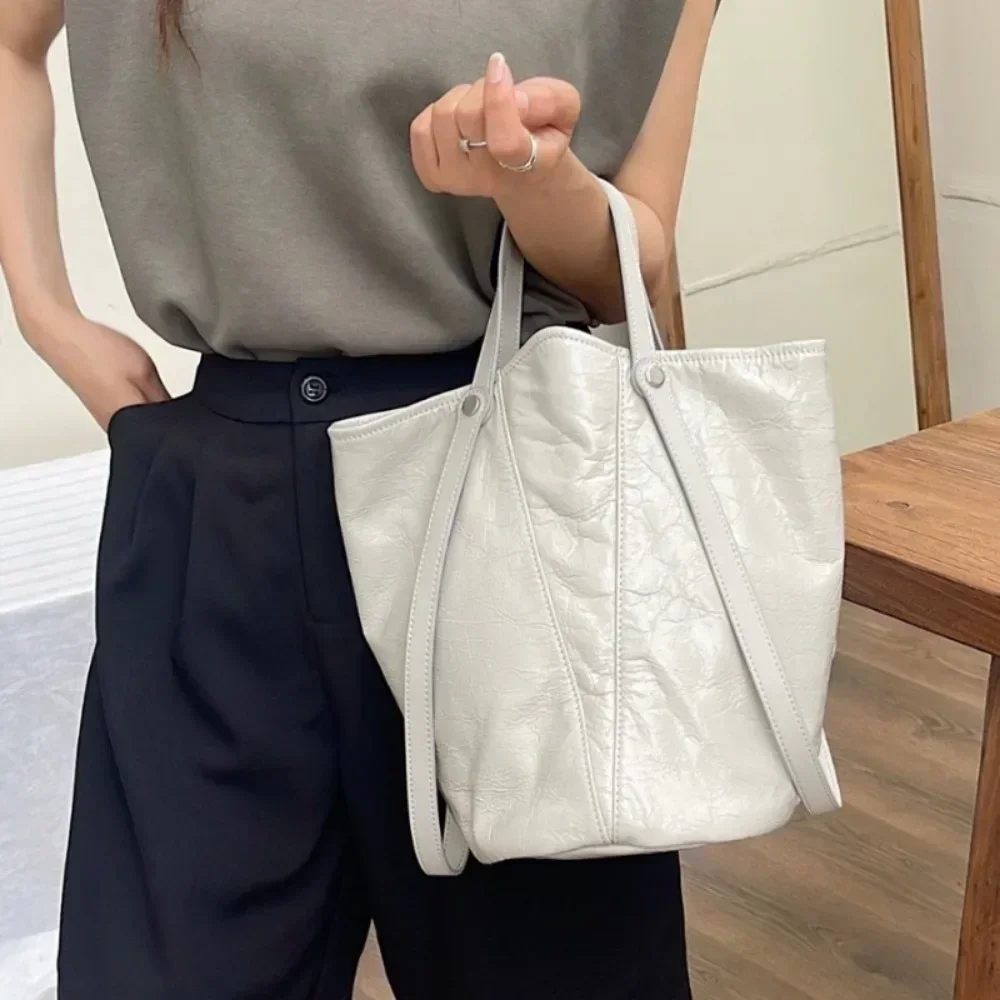 Elegant Large Capacity All-match Cowhide Messenger Senior Minority Simple Shop Bucket Women Totes Commuter New Moda Underarm Bag