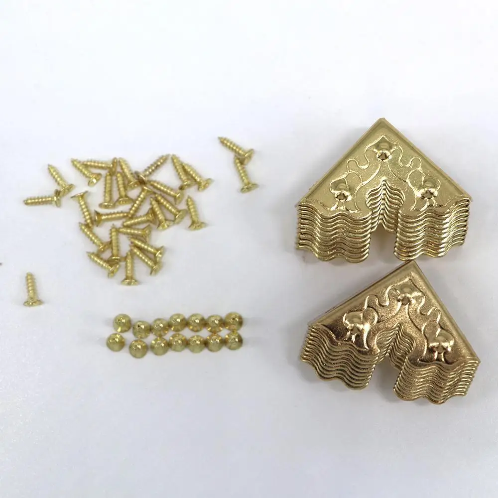 Antike Schmuckschatulle, Holzkiste, dekorative Eckwinkel, Eckfuß, Eckenschutz für Möbel