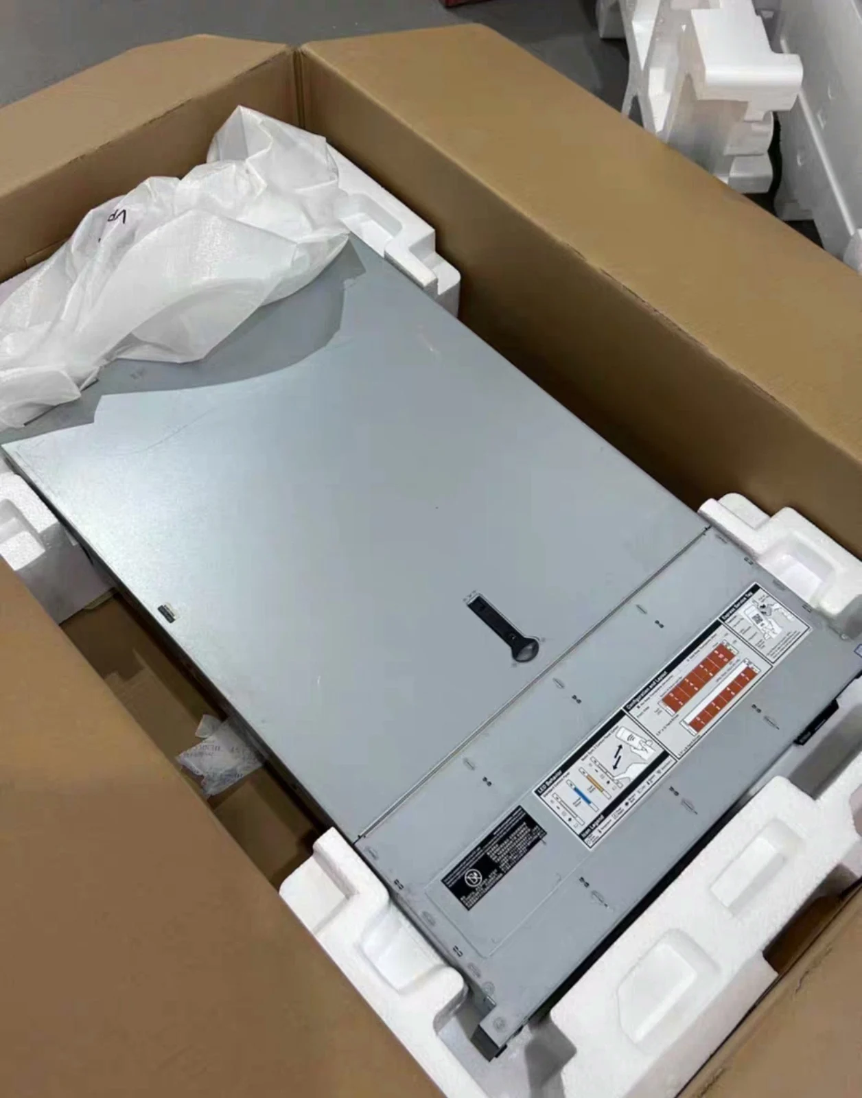 

Оригинальная компания закрытая вниз и срочно needed для сделки с 30 R740 2,5 дюйма, 24 диска и 3,5 дюйма.