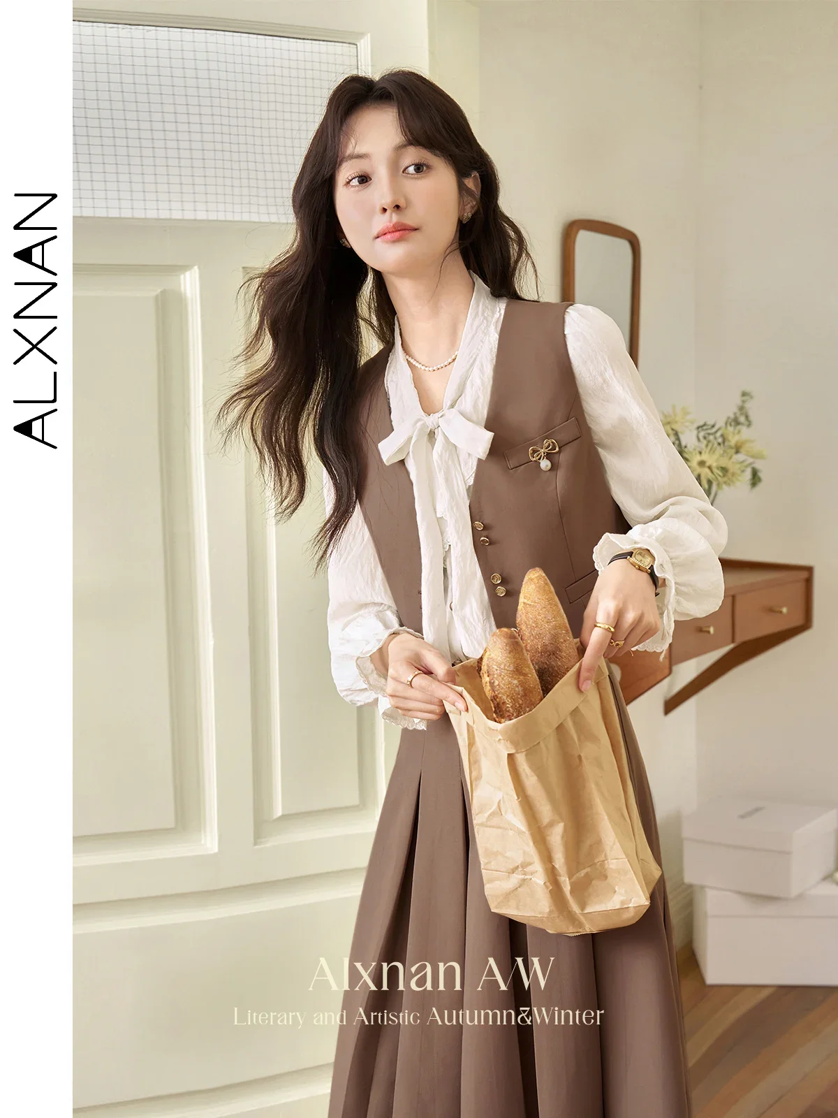 ALXNANผู้หญิงPreppyกาแฟเสื้อกั๊กSimple Basics Vคอโลหะโบว์เข็มกลัดมุก 2024 ฤดูใบไม้ร่วงฤดูหนาวWaistcoat L39729MJ