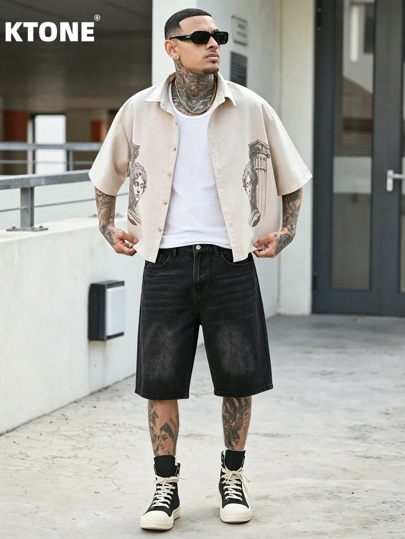 

Men Outdoor Loose Non‑Stretch Denim Shorts No accessories or belts included