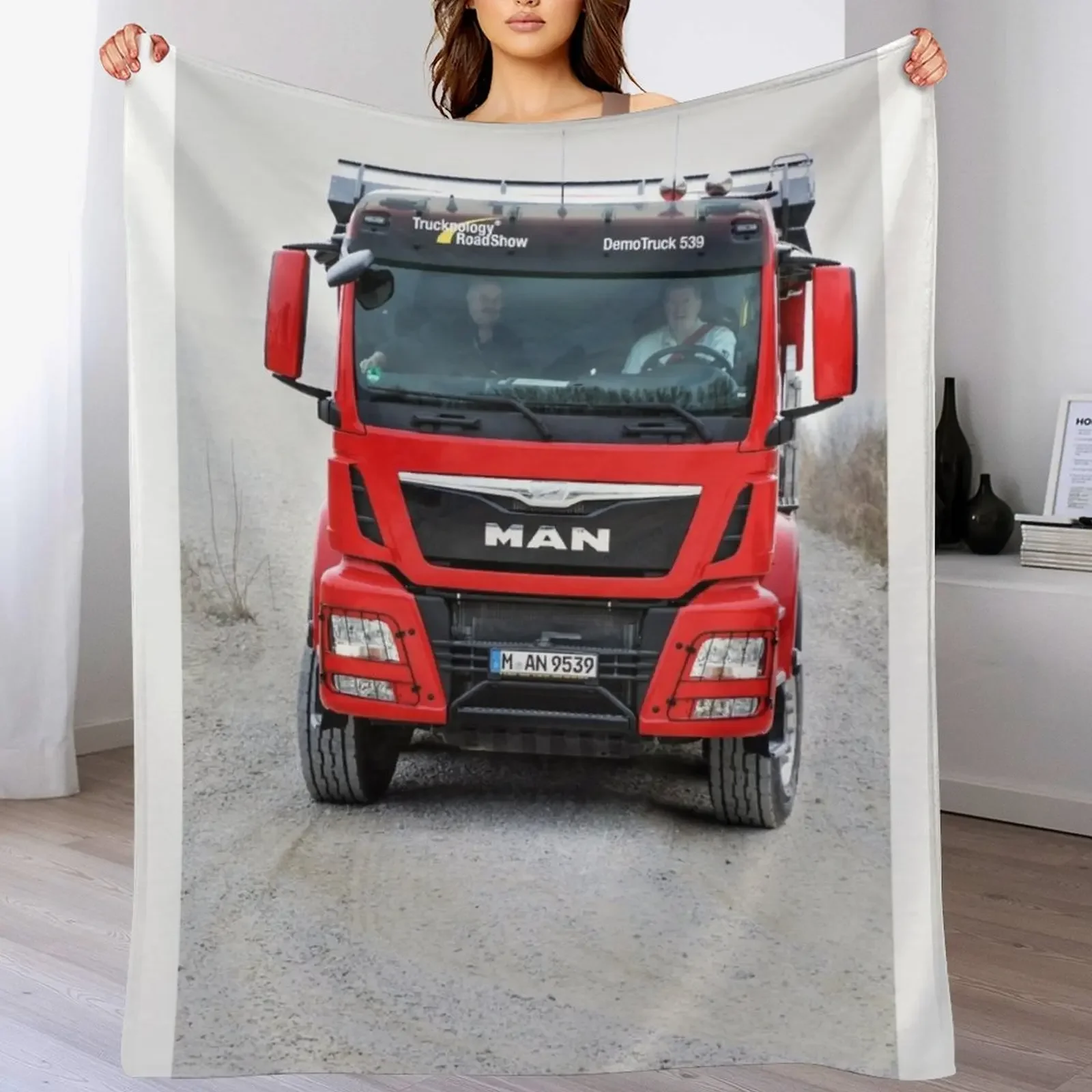 

MAN TGS 35.480 8 × 4 Tipper - Trucknology Days Throw Blanket Large Flannel Decorative Throw Blankets