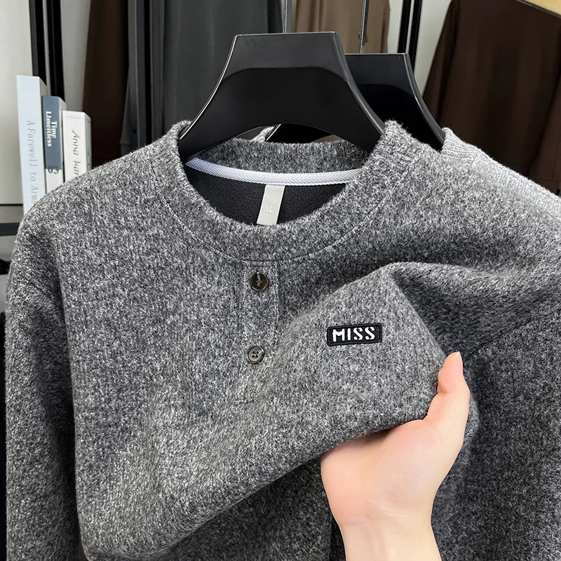 

Цельный бархатный мужской свитер для зимнего тепла, полувысокий воротник с толстой бархатной трикотажной основой, новый стиль 2025 г.