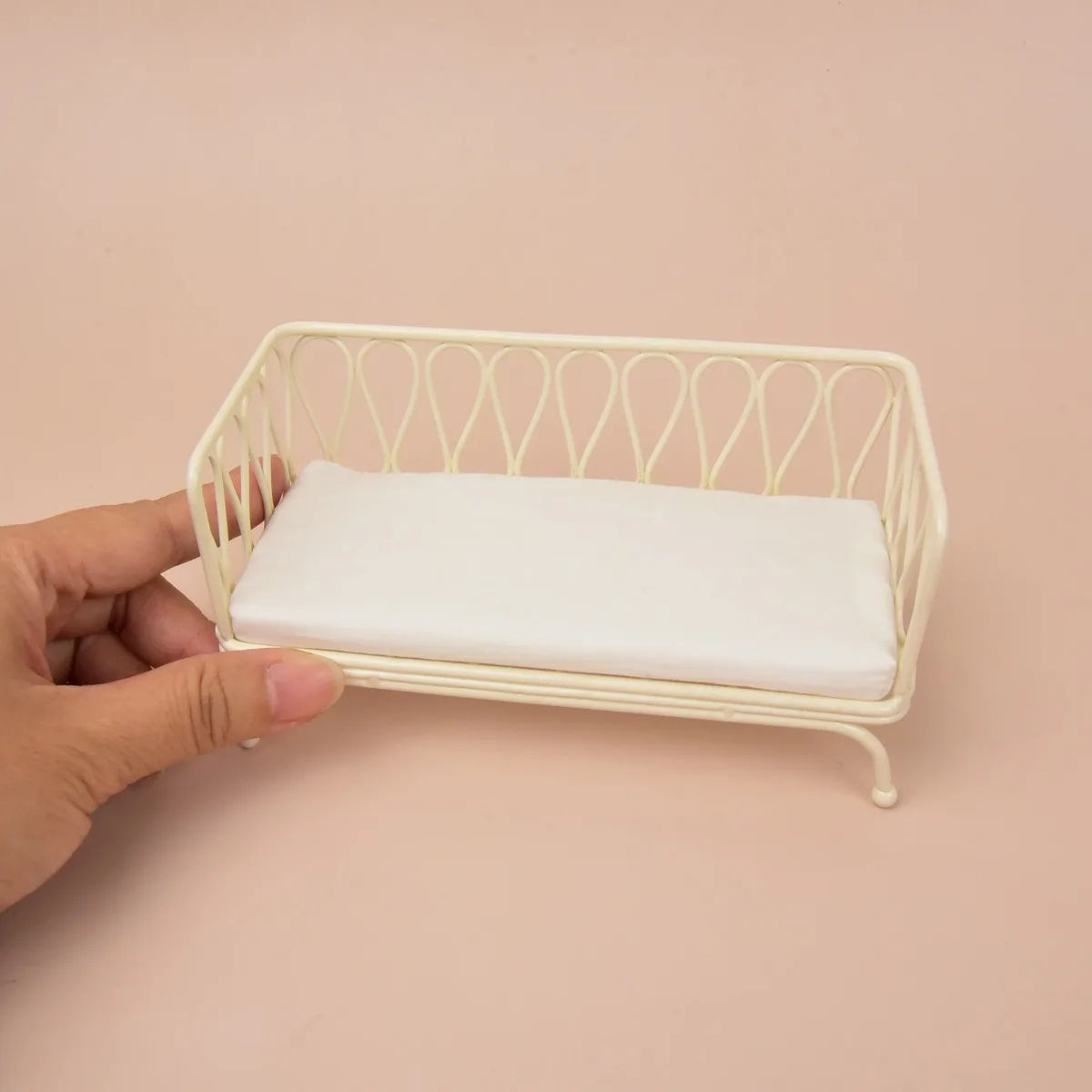 1/12 scale Miniature Metal Sofa Bench for Dollhouse Bythe Ob11 mini  Furniture Dollhouse Accessories