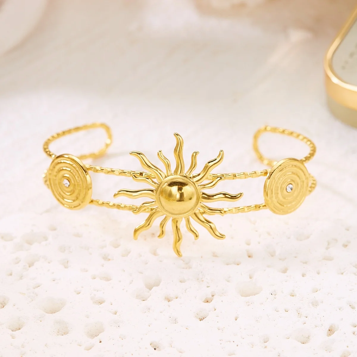 Mehrliniger Armreif aus Edelstahl mit Seestern-, Muschel-, Quallen-, Seepferdchen-, Sonnen- und Schildkrötenmotiven für Damen und Herren, Sommer-Schmuck. – Detail 28
