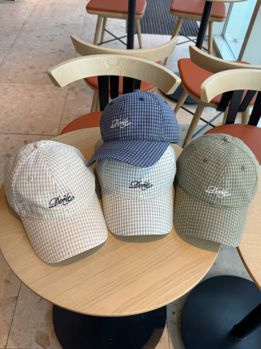 

Embroidered baseball cap Korean version of versatile comfortable face little peaked cap men