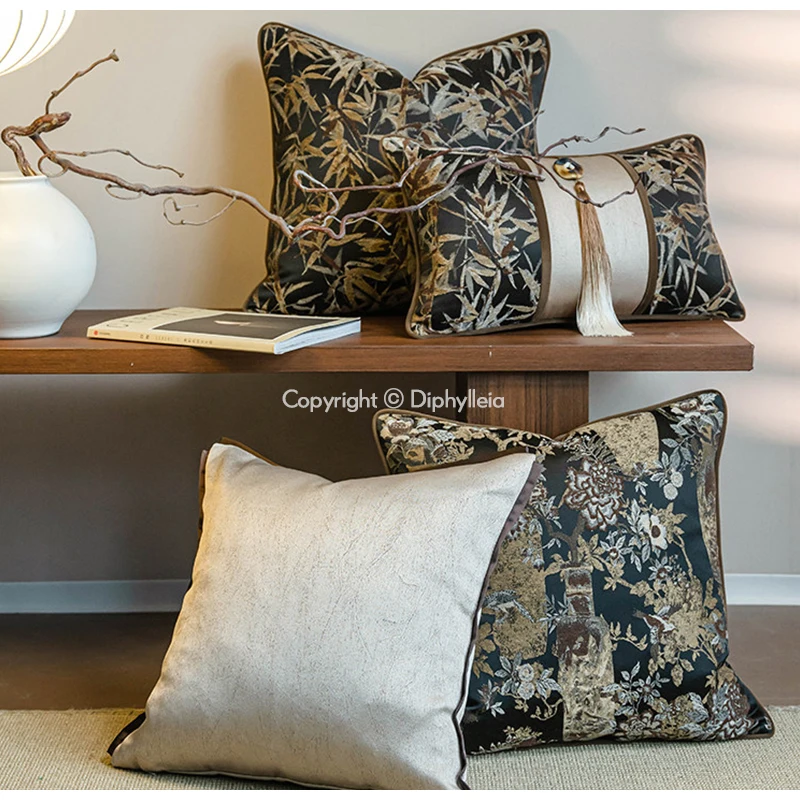 Diphylleia Scenic Tapestry Design Floral Vase Meadow Jacquard Throw Pillow Cover Luxury Handcrafted Cushion Case Chic Home Decor