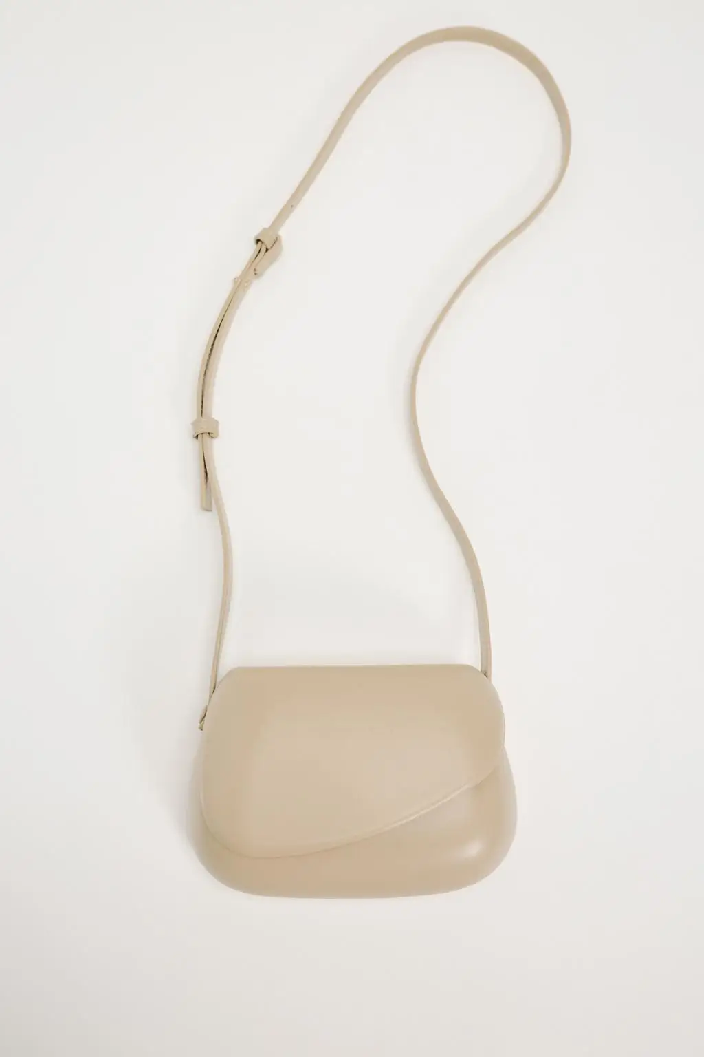 ‌ Новинка 2024 года, сумка-коробка для женщин, мини-кошелек через плечо с симметричным клапаном, структурированная минималистичная сумка на плечо, элегантная маленькая сумка из веганской кожи