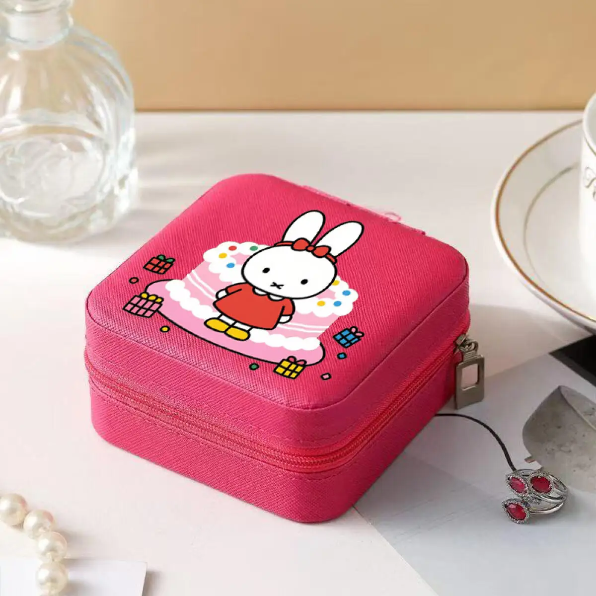 Miffy Portagioie Portatile e compatto Orecchini Collana Piccola scatola portaoggetti quadrata con cerniera Regalo per la fidanzata