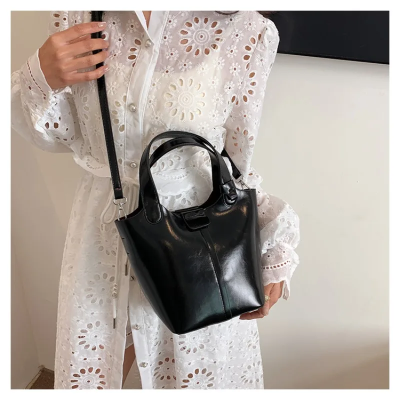 بو جودة عالية سعة كبيرة حمل الحقائب الصلبة سستة الكلاسيكية تخفيف نمط المرأة حقائب كتف 2025 موضة رائجة البيع حقيبة #5