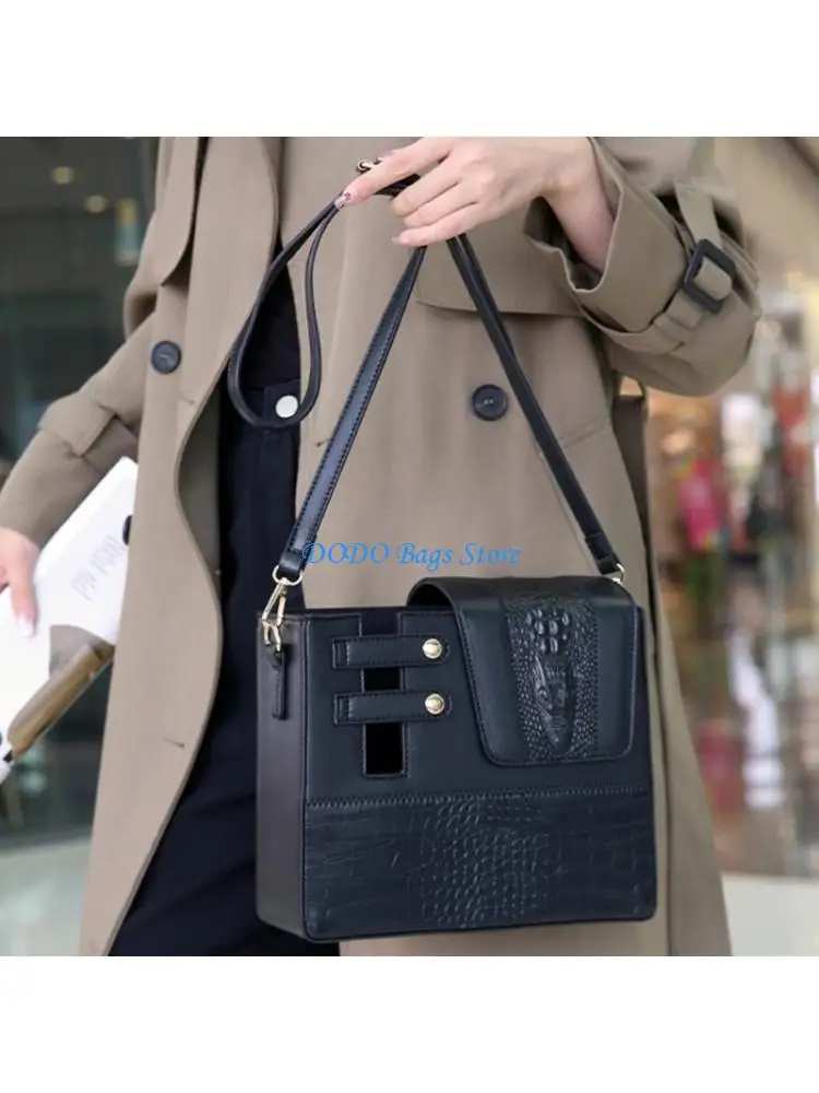 

PU тис чистого рептильного дизайна Держатель для бутылки с регулируемым бретеком модным чашкой Bagfor Outdoor пешеходные спорт.