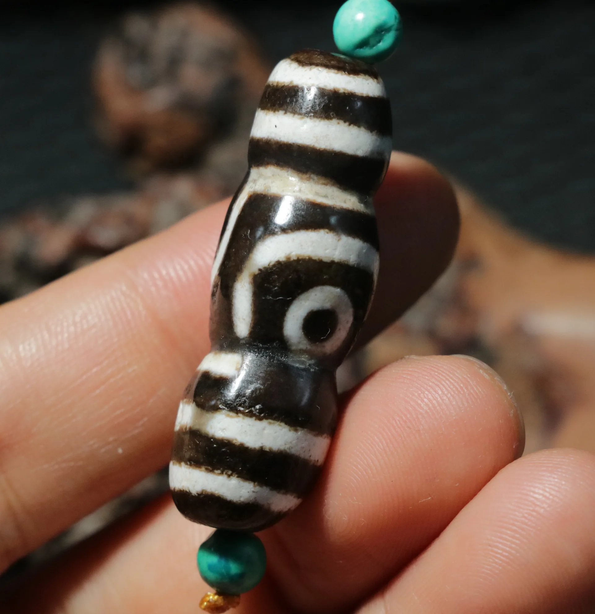 

LKbrother Sauces Magic Power Tibetan Old Agate Ruyi 2 Eyed 4 Line Symbol Lotus Root Dzi bead Amulet Fit For Making Bracelet