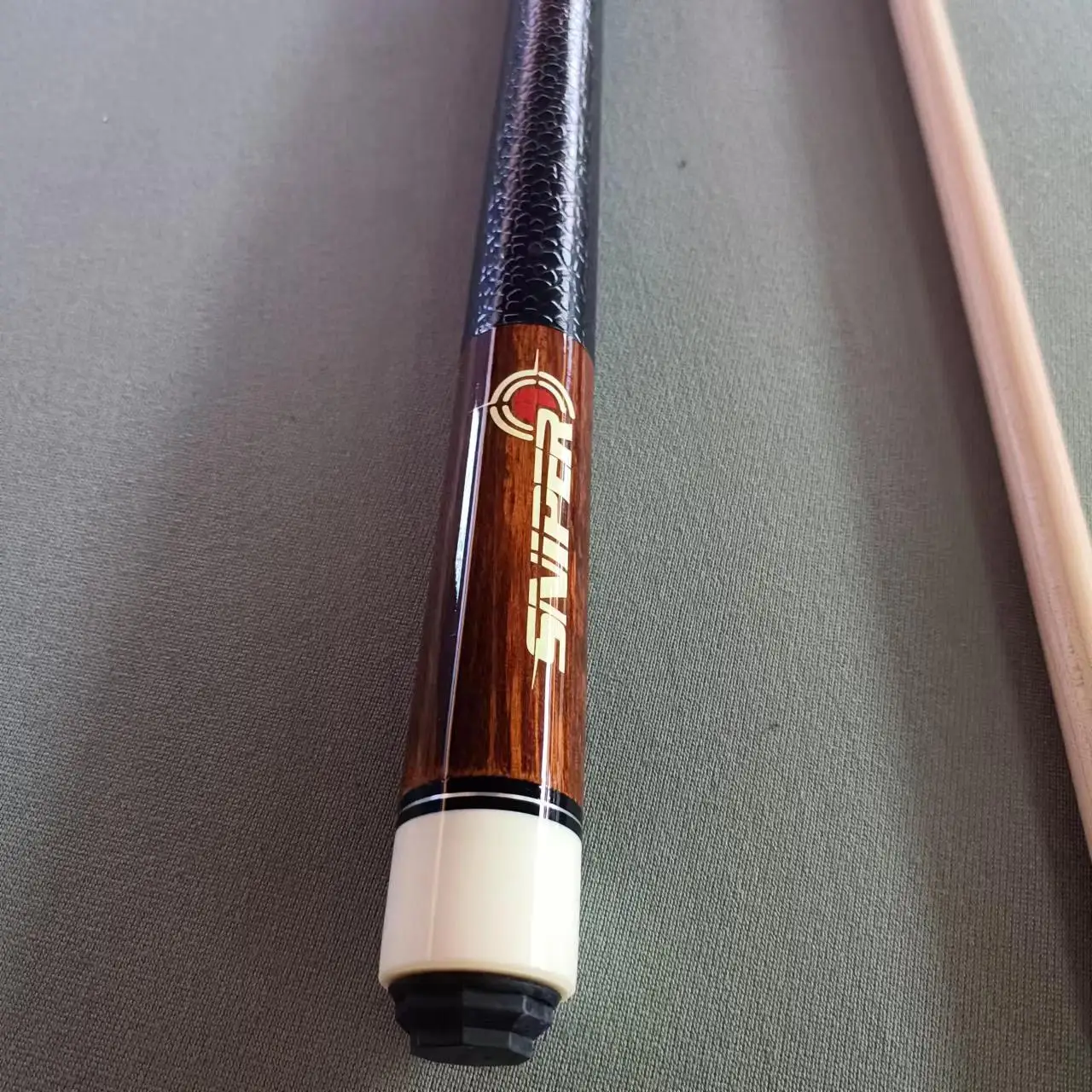 Professional 13mm Maple Pool Cue with Non Slip Lizard Skin Grip Ideal for American Pool and Carom Billiards ﻿