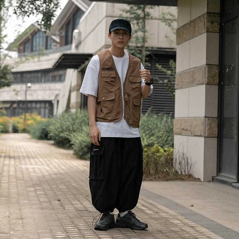 

Japanese Streetwear Oversized Vest for Men Functional Multi Pocket Workwear Coat Guochao Inspired Spring Autumn Layering Piece​