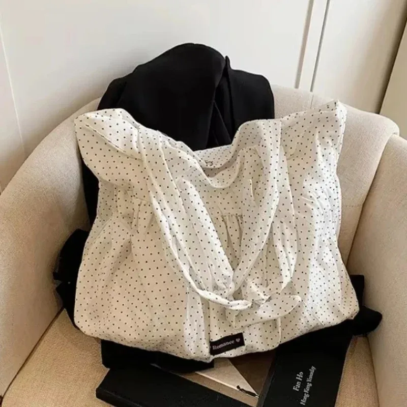 

Solid Color Soft Nylon Zipper Shoulder Bags Versatile Popular Women's Handbags 2025 High Quality Large Capacity Bags for Women