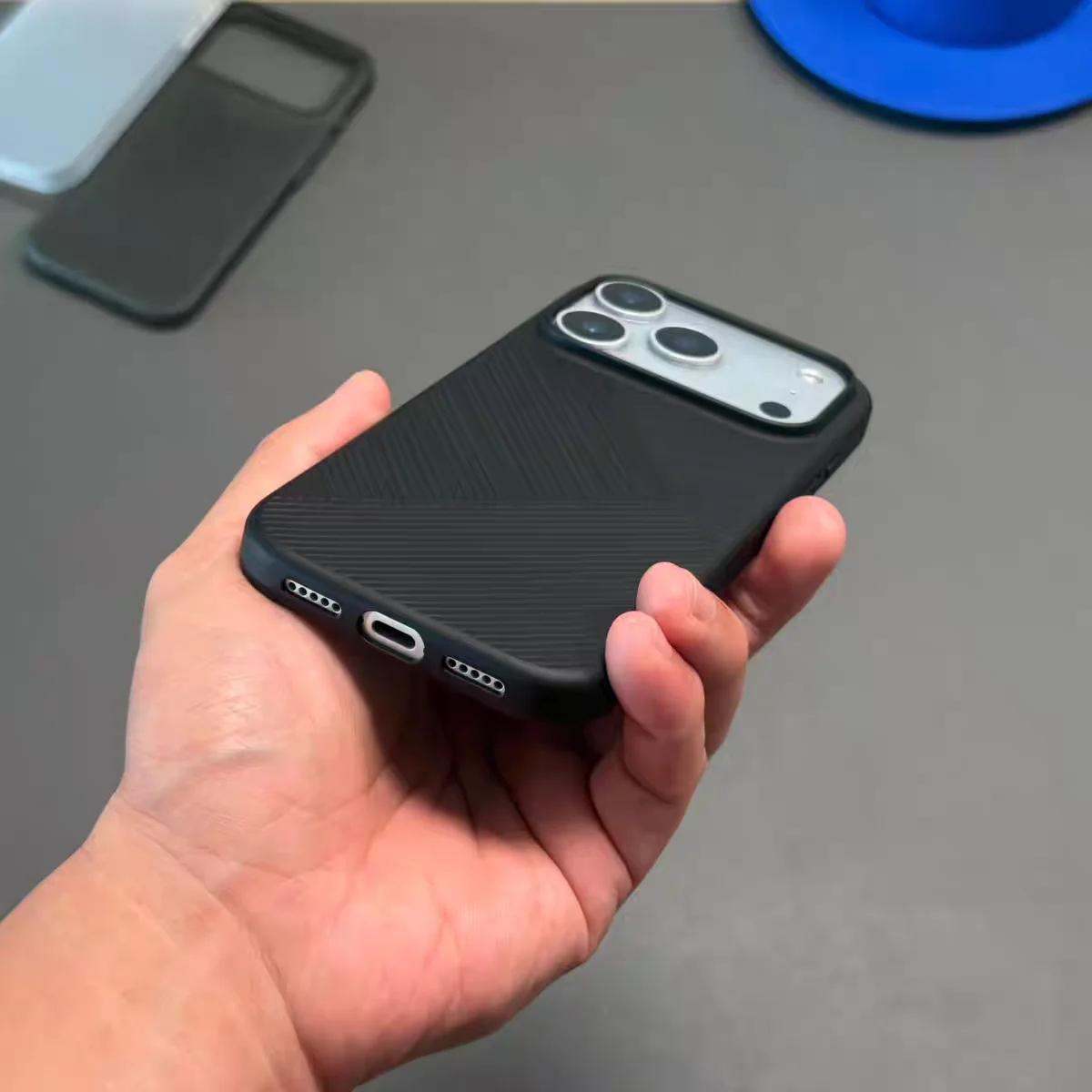 Luxuriöse matte, ultradünne Hülle mit geometrischer Textur für iPhone 17, 16, 15, 14 Pro Max, 17 Air – stoßfeste, durchscheinende Panzerhülle für Herren – Detail 7