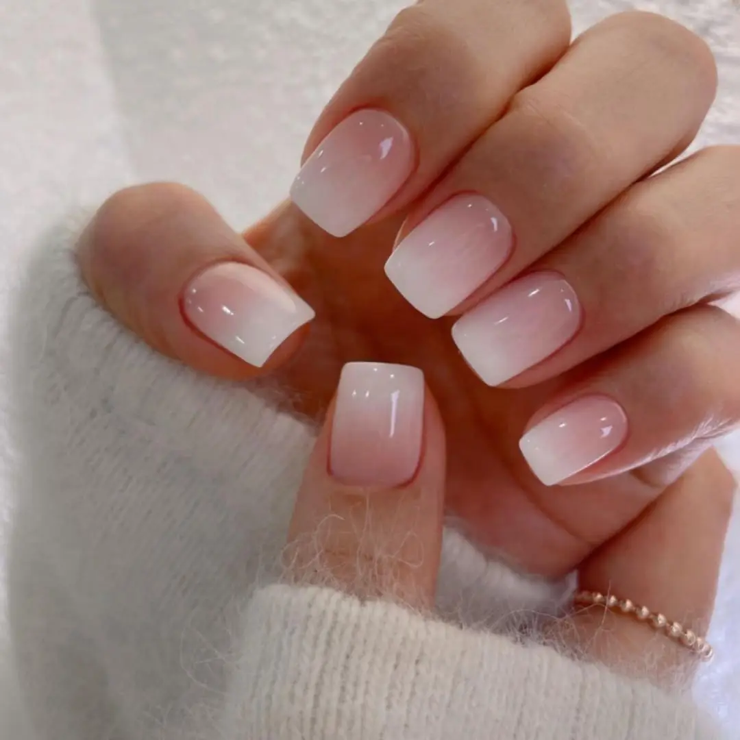 24 Stück: Verschönern Sie Ihren Look mit kurzen, quadratischen Kunstnägeln mit einem rosa-weißen Farbverlauf, 1 Nagelfeile & 1 Nagelkleber-Aufkleber-Set. – Detail 4