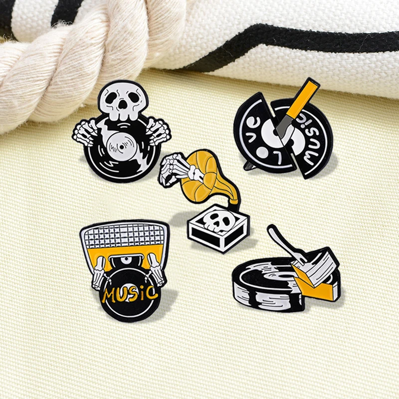 Black Music Enamel Pin Phonograph Player Phonograph Vinyl Record Tape Brooches Death Badges Lapel Halloween Jewelry Wholesale