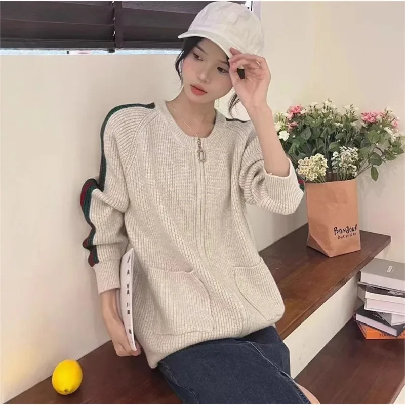 

2025 Autumn and Winter New Contrasting Color Retro Striped Knitted Cardigan Top Loose Lazy Style Crew Neck Sweater Women's Coat
