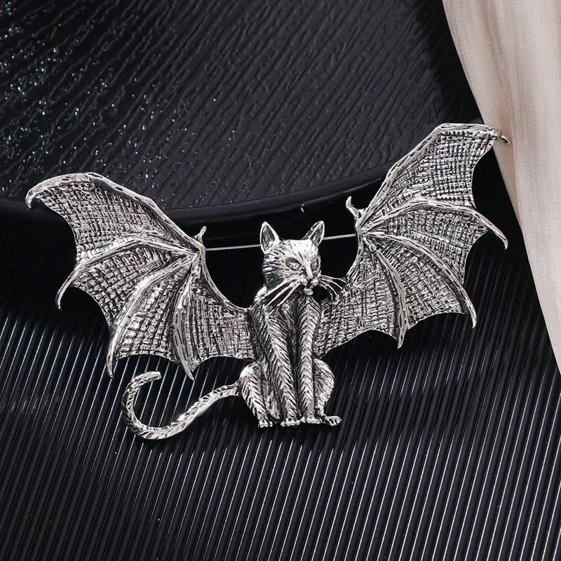 1pc Gothic Winged Cat Hair Clips Mythical Bat Winged Kitten Design Perfect for Goth Outfits Fantasy Cosplay Hair Accessories view 3