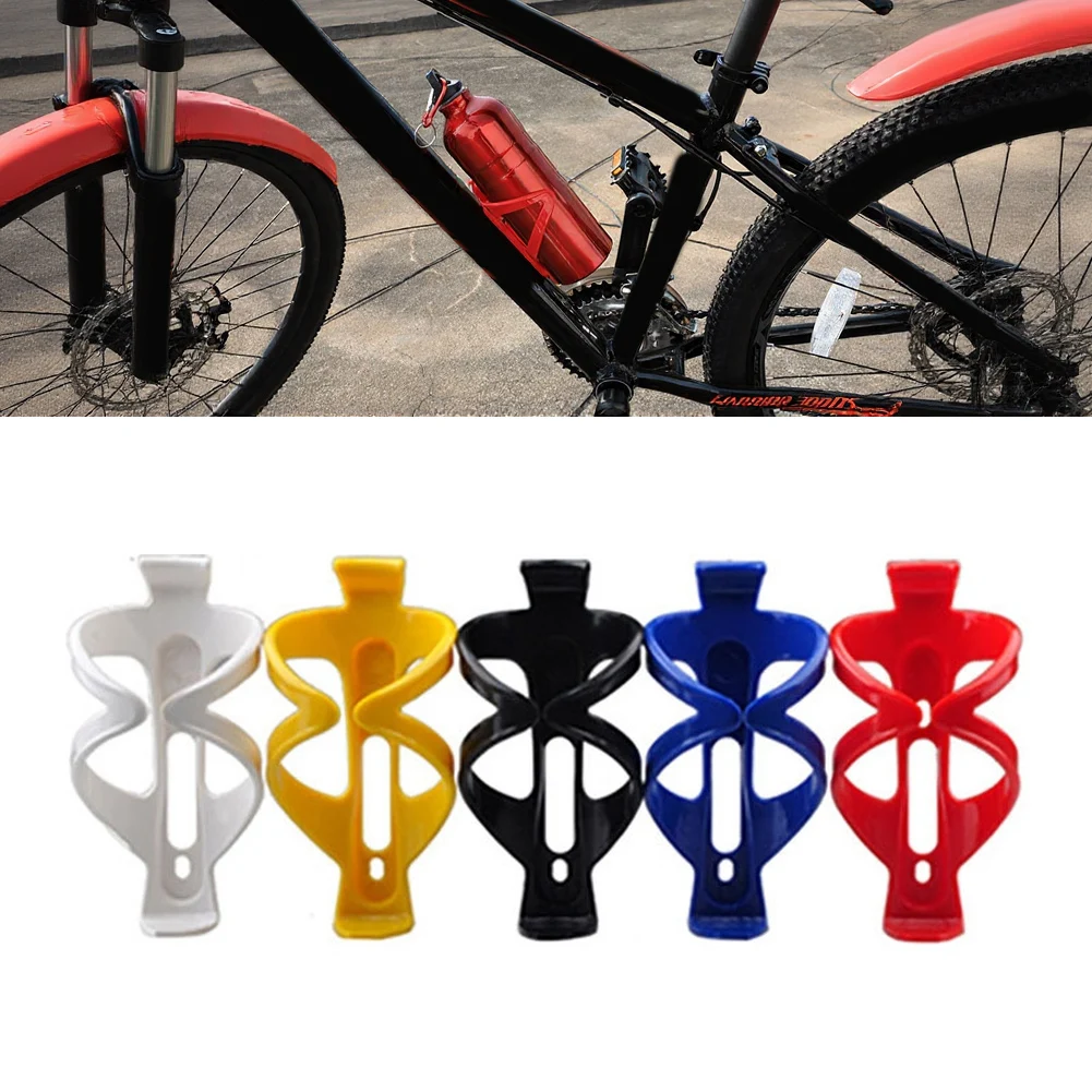 1 porte-bouteille en plastique léger pour vélos de route et de montagne, optimisé pour une maintien sécurisé des bouteilles et une faible masse supplémentaire.