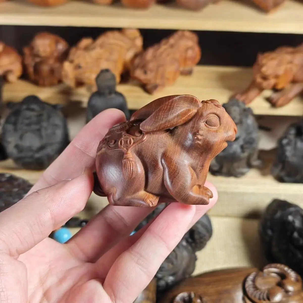 Solid Wood Carving Auspicious Rabbit Ornament, Hand‑made Mini Sculpture, Traditional Chinese Tabletop Home Decoration Present