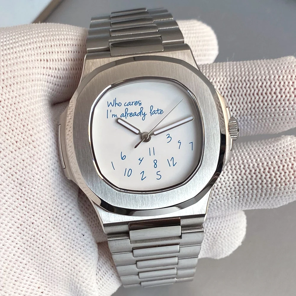 

Мужские автоматические часы Tandorio NH35A "Who Cares I'm Already Late" белые, 10BAR, сапфировое стекло, браслет из стали 316L, квадратный корпус 40 мм