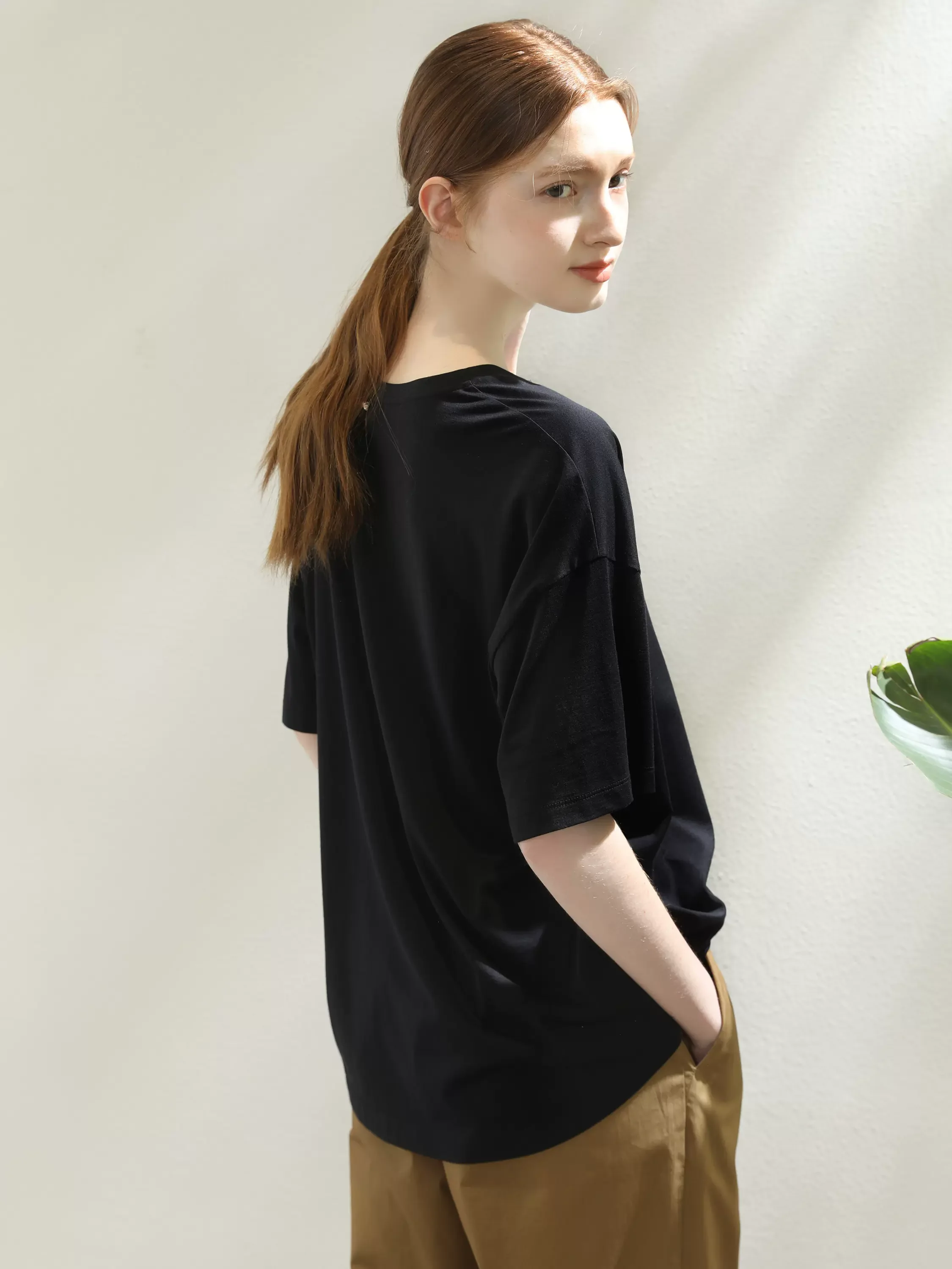 BirdTree-Camiseta 55% de seda Natural 45% algodón para mujer, Tops informales versátiles de media manga con cuello redondo, color negro, verano y otoño, T47192QC, 2024