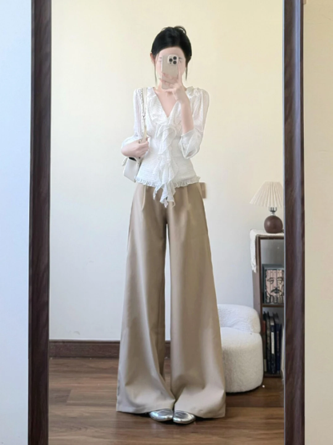

Slimming V-Neck Waist-Cinching Shirt Gentle Style Unique Design Long Sleeve Women's Shirt for Spring Season