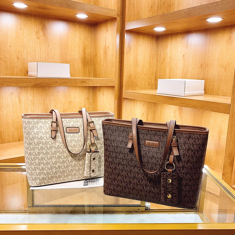 

Chic and Versatile Leather Shoulder Bag for Ladies, Convertible to Crossbody Bag, by Famous Luxury Designer, Popular