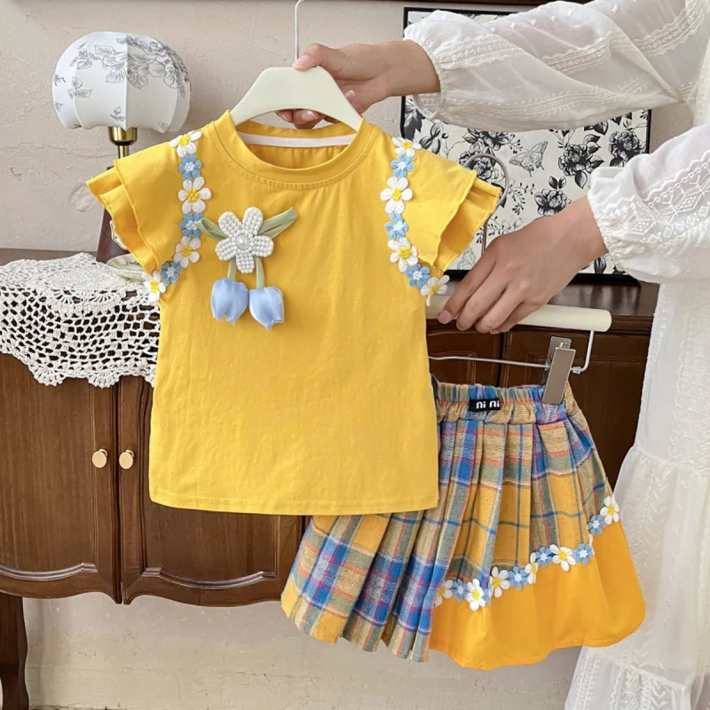 

Girls' Short SleeveTSummer Outfit Set2025New Stylish Children's Summer Outfit Set: Trendy Top and Pleated Skirt for Girls