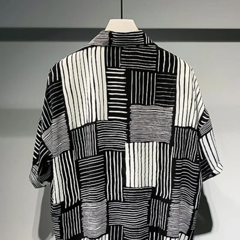 Camisa casual solta masculina, lapela listrada em retalho, combinando cores, arte retrô, sentimento de alta qualidade, tendência estilo americano,