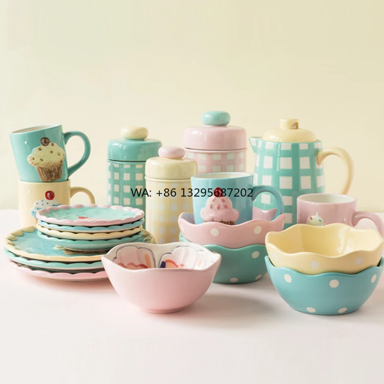 

Hand Painting Ceramic Dinner Set with Lace Design 3 Dimension Embossing for Party High Tea