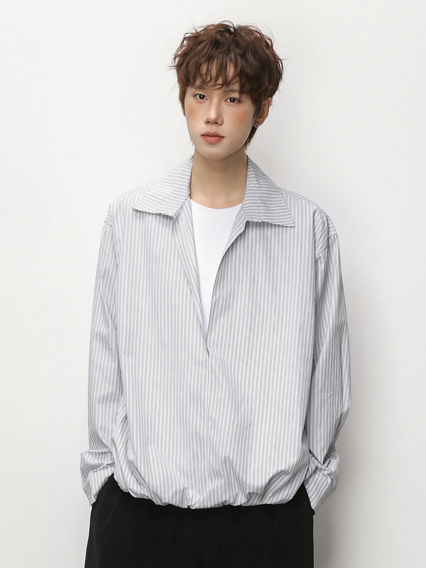

V-neck Fake Two-Piece Long-Sleeved Shirt for Men Vertical Stripe Textured Collar Casual Shirt Short Wide Top Outerwear Jacket