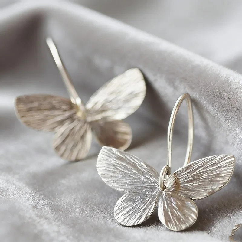 Retro Trend Women Drop Earrings Silver Color Hand Carved Pattern Butterfly Dangle Earring Fine Engagement Jewelry Gift