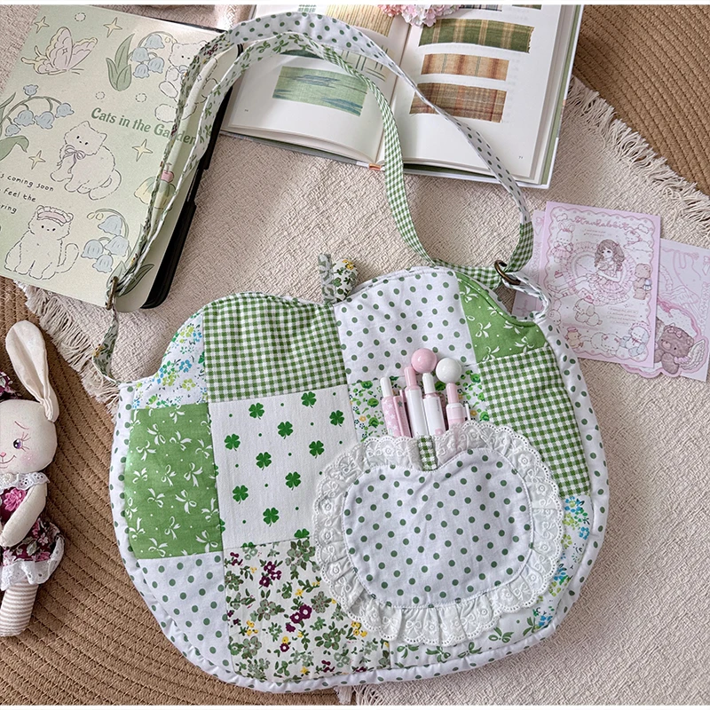 borsa-a-tracolla-in-tela-patchwork-a-forma-di-mela-dal-design-carino-con-stampa-floreale-e-motivo-a-bambola-stile-vintage-grande-capacita-borsa-a-mano-casual-da-portare-a-spalla