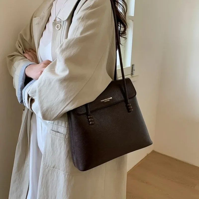 Simple Chic Diaper Bag Women's Luxury Leather Tote Vintage Crossbody Bag Minimalist Designer Large Capacity Elegant
