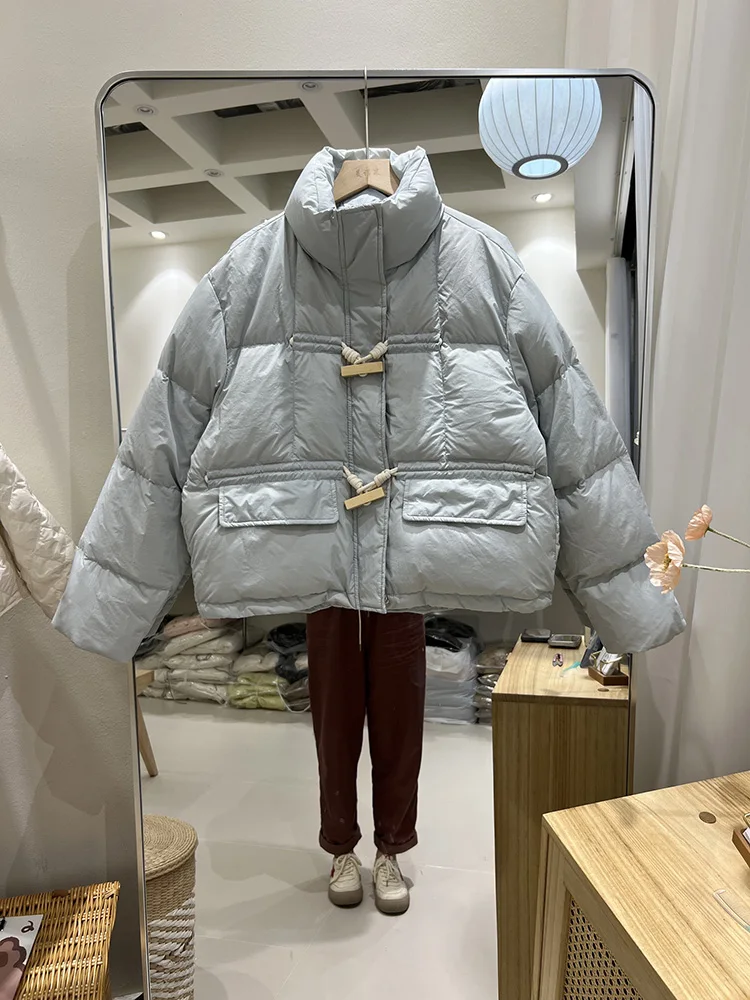 Style court doudoune femmes 2025 nouveau style coréen col montant mode corne de vache bouton pain blanc canard doudoune