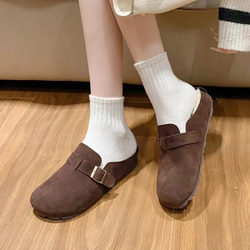 2025 รองเท้าแตะฤดูหนาว Soft Plush WARM ในร่ม Baotou รองเท้าแตะแบน Mules สตรี Suede Design เปิดส้นรองเท้าแตะผ้าฝ้ายในร่ม