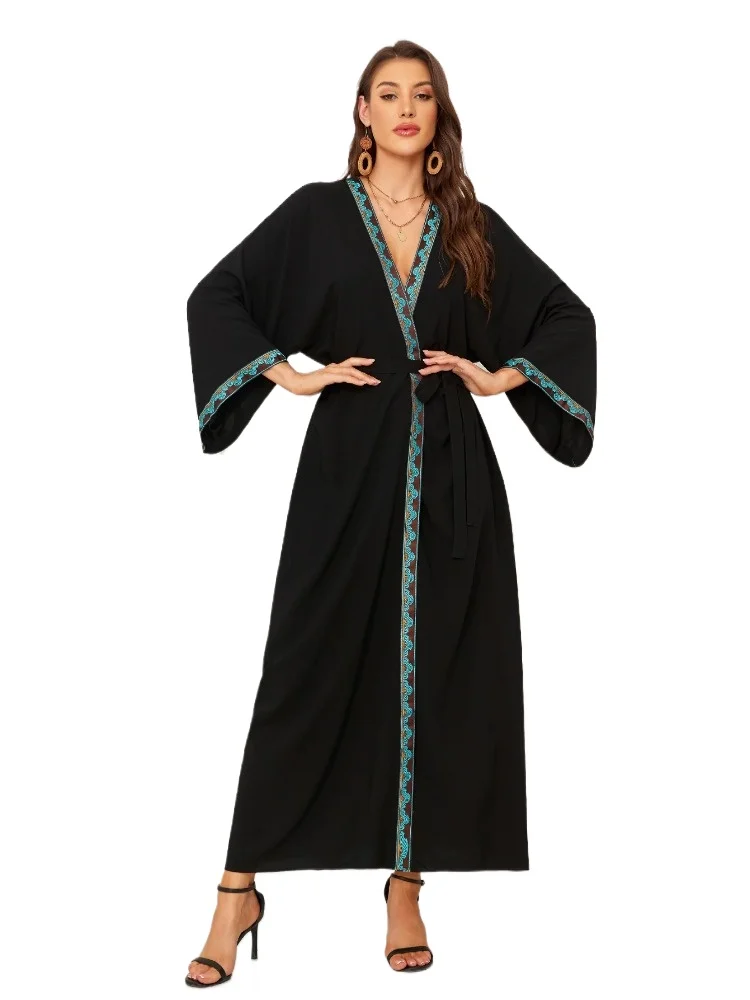 ชุดคลุมกันแดดสไตล์กิโมโนสำหรับผู้หญิง รุ่น Elegant Breezy Lane ปี 2026 เหมาะสำหรับใส่คลุมชุดว่ายน้ำ ชุดชายหาด เสื้อคลุมฤดูร้อน