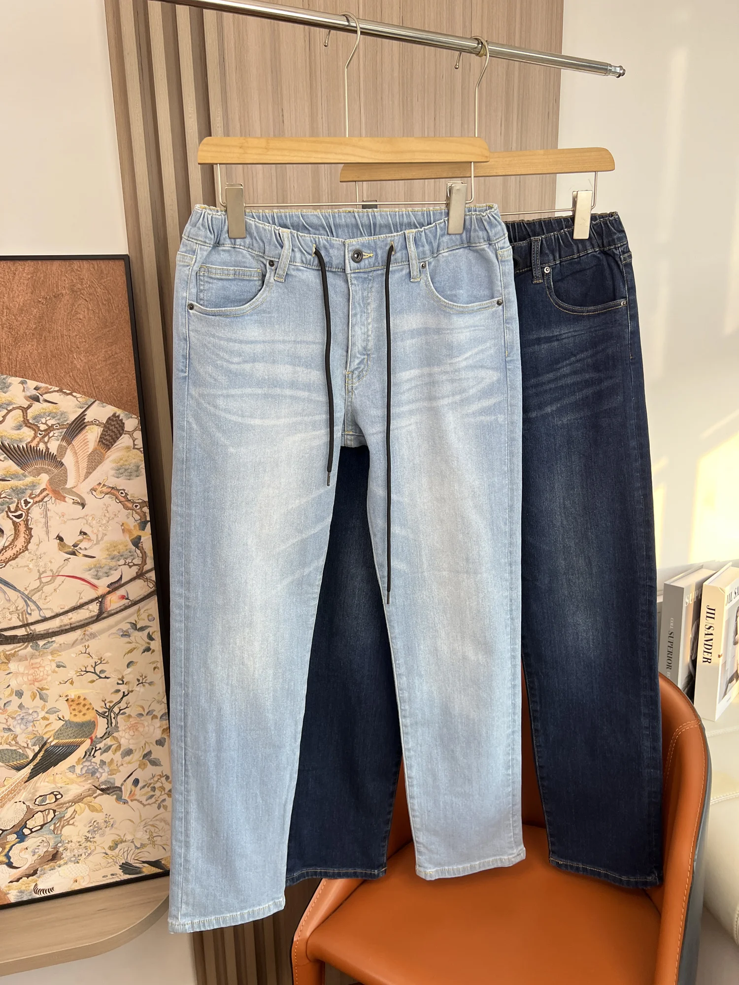 

Мужские джинсы с эффектом потертости, прочные, на весеннюю сезонацию, с высокой талией, прямого кроя, дышащие, износостойкие, не мнущиеся, из денима.