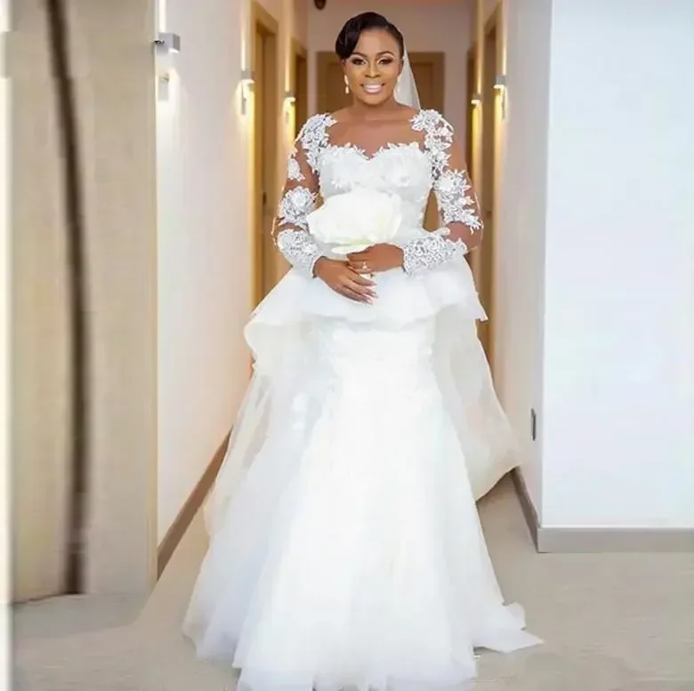 Maßgeschneiderte afrikanische Meerjungfrau-Brautkleider in Übergröße, Juwelenausschnitt, Spitze, Applikationen, Perlen, lange Ärmel, Schößchen, Sweep-Zug, Dubai Brida