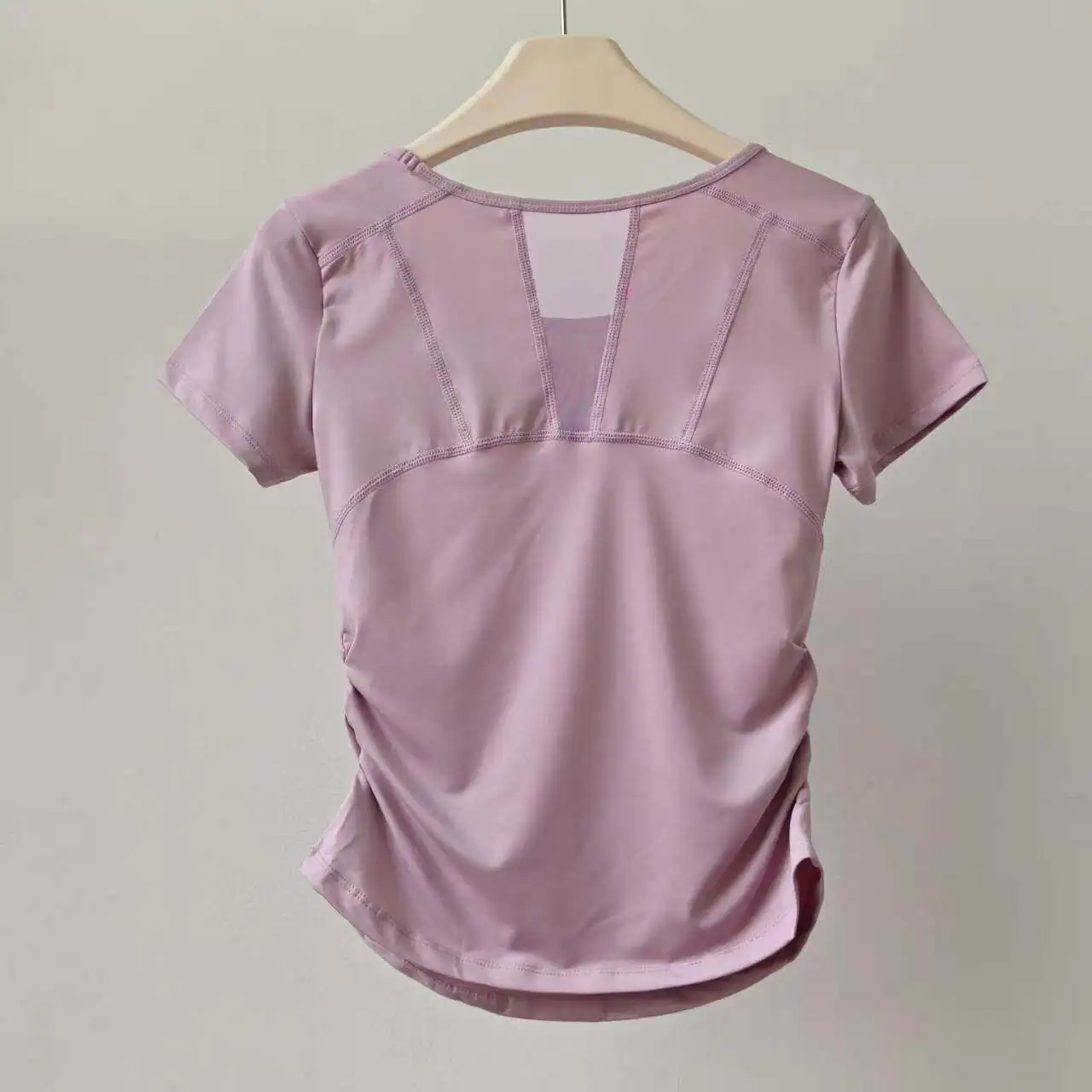 Mesh-Stitching Yoga-Bekleidung Kurzärmeliges Sommer-Slim-Fit Schnelltrocknendes Atmungsaktives Fitness-Oberteil Lauf-Trainings-Sport-T-Shirt – Detail 3