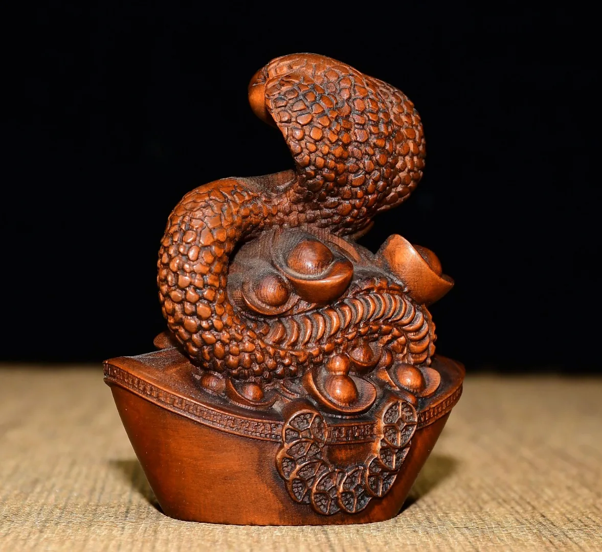 

3"Folk Collection Old Boxwood Zodiac Snake Statue Yuanbao coin base Amass wealth Ornaments Worship Hall Town house