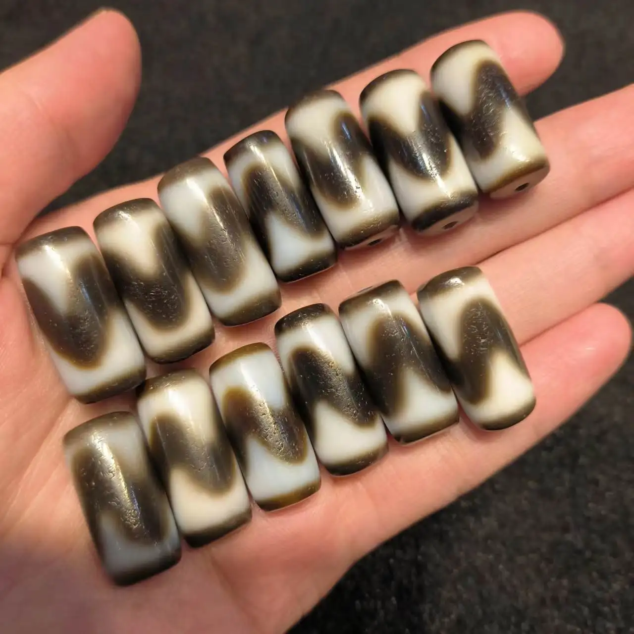 1pcs/lot natural/tiger tooth pattern/old agate dzi Black and white Handmade beads Weathering lines calcify Accessories jewelry