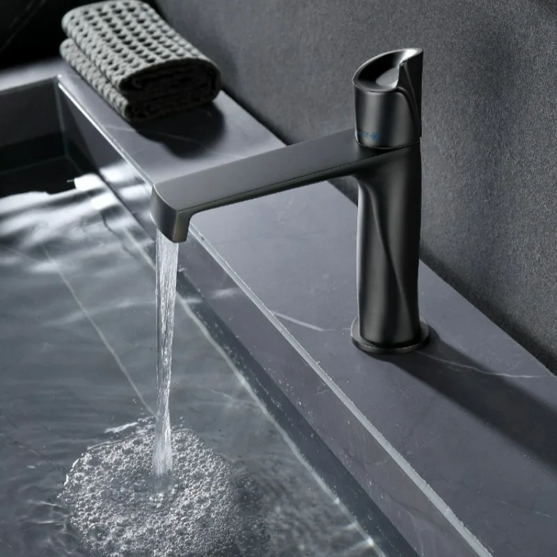 High End Copper Spiral Faucet Washbasin Hot and Cold Mixer Countertop Mount Basin Splash Proof Faucet