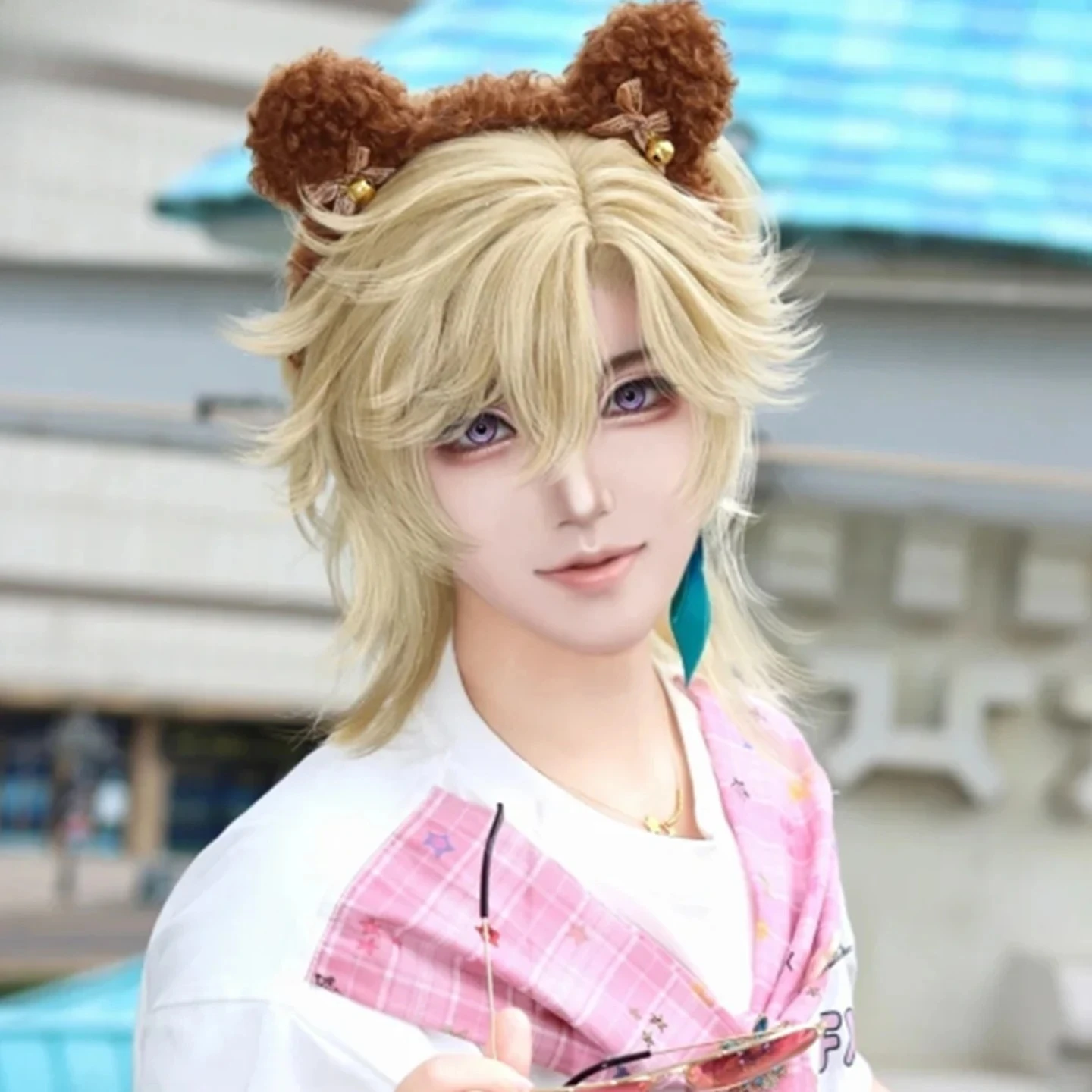 Honkai Star Rail用サンドゴールドコスプレウィッグ - 若々しい少年風スタイル、リアルな頭皮、狼の尻尾、フリップアップヘアスタイル、フルヘッドウィッグ