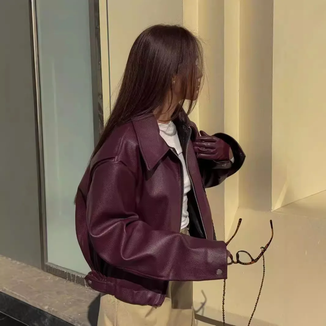 

2025 New American Vintage Zip-Up Moto Leather Jacket Notch Lapel Retro Biker Style for Womens AutumnWinter Chic Streetwear Look