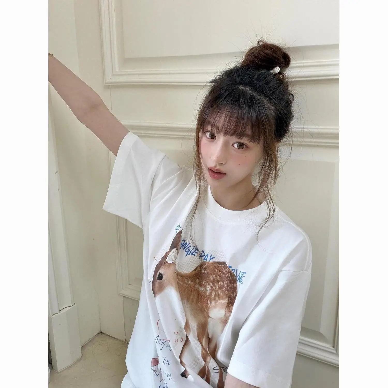 2026 new Round-neck T-shirt with bow-shaped deer pattern graffiti-style handwritten print short-sleeved casual top